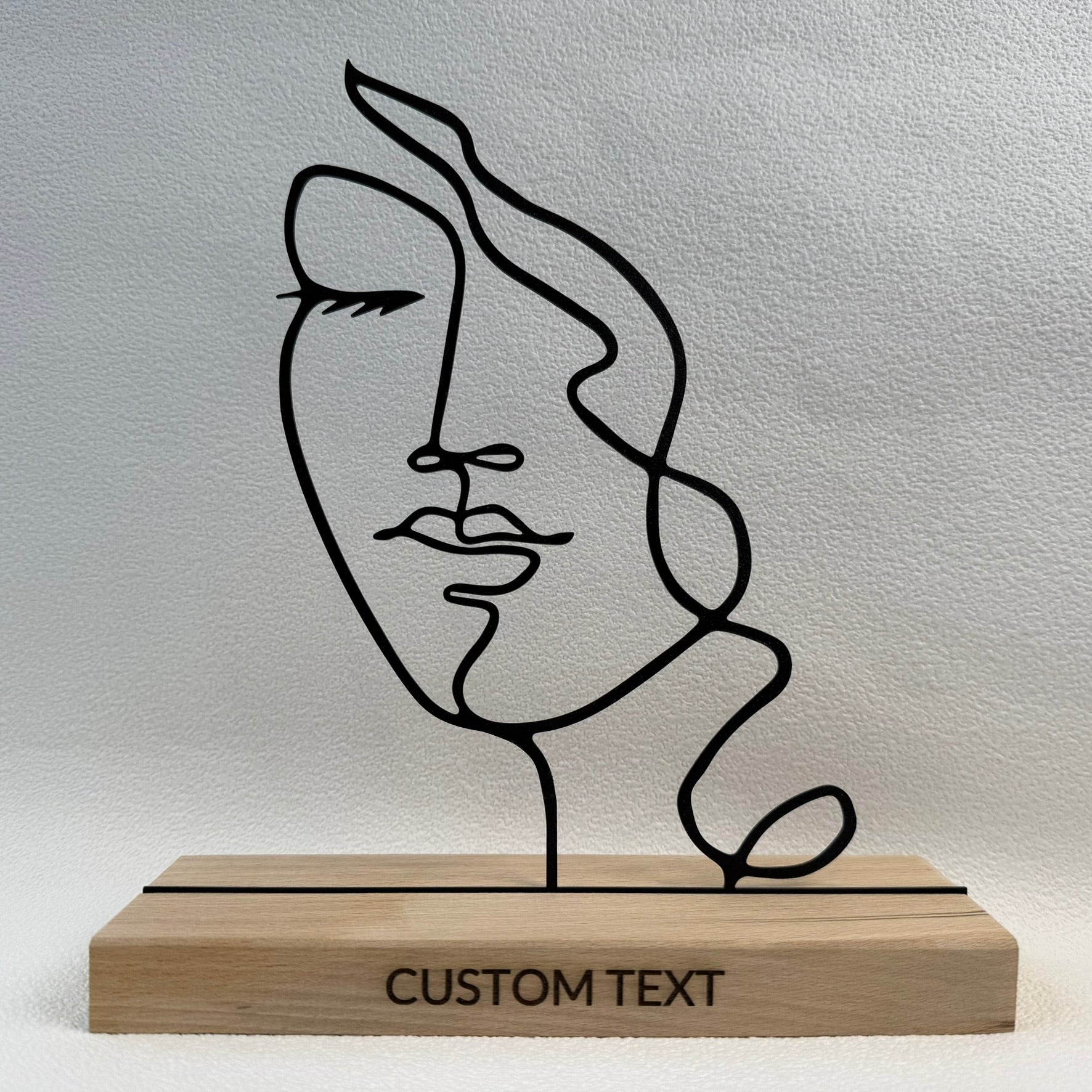 ATLAS – Femme aux cheveux bouclés