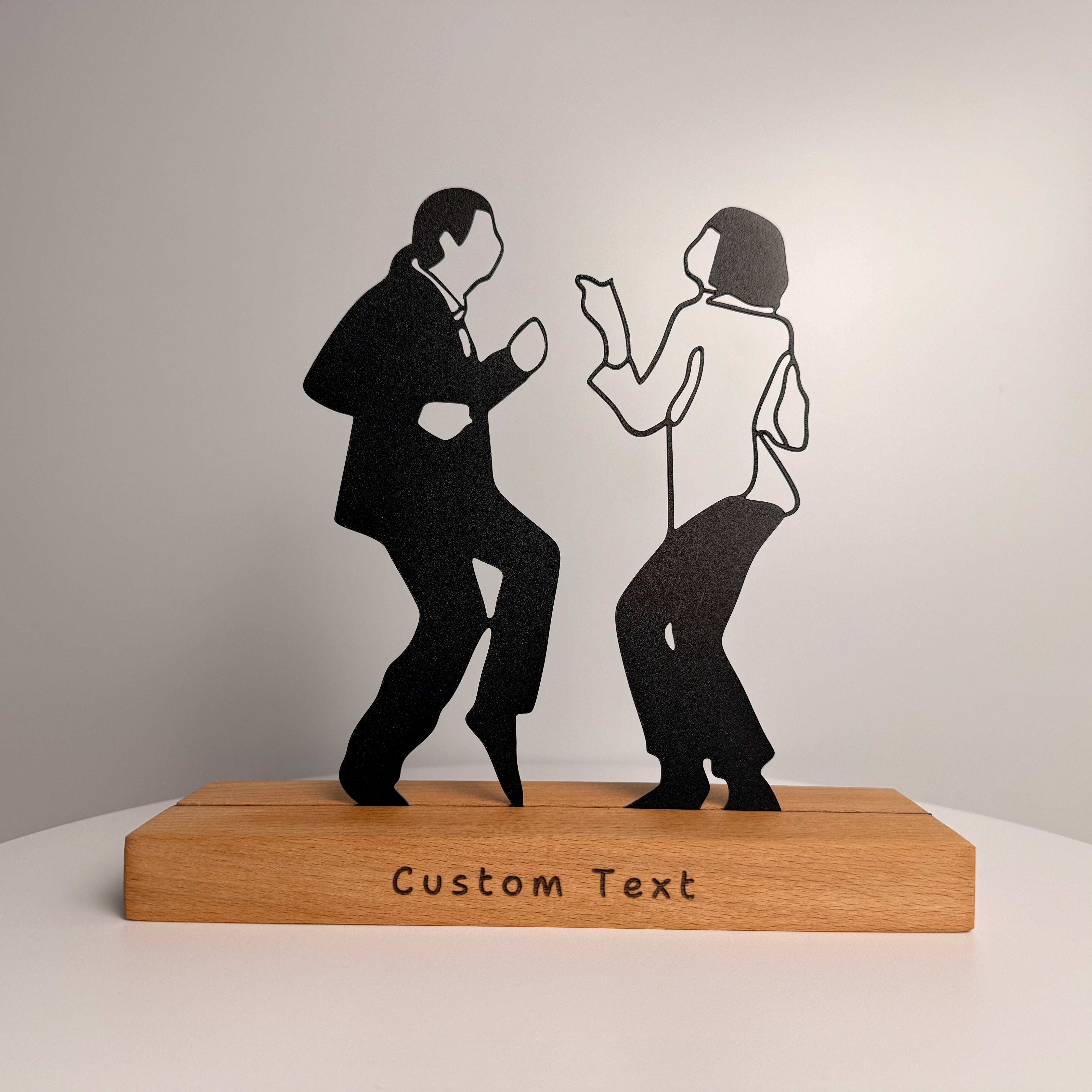 Die Kunst der Dekoration, Metall & Holz – Pulp Fiction: Der ikonische Tanz (V.02)