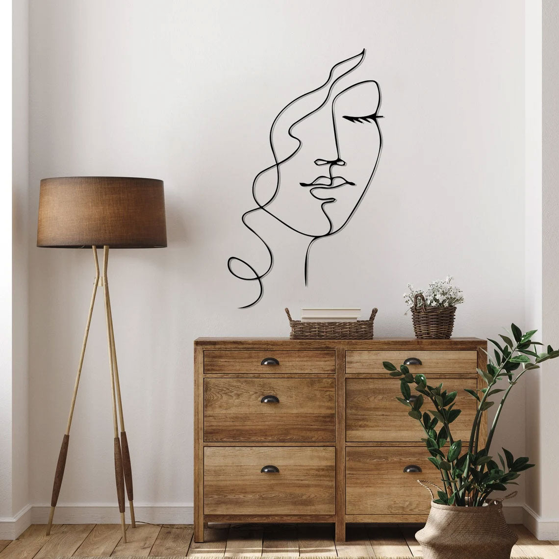Décoration Murale en Métal - Femme aux cheveux bouclés