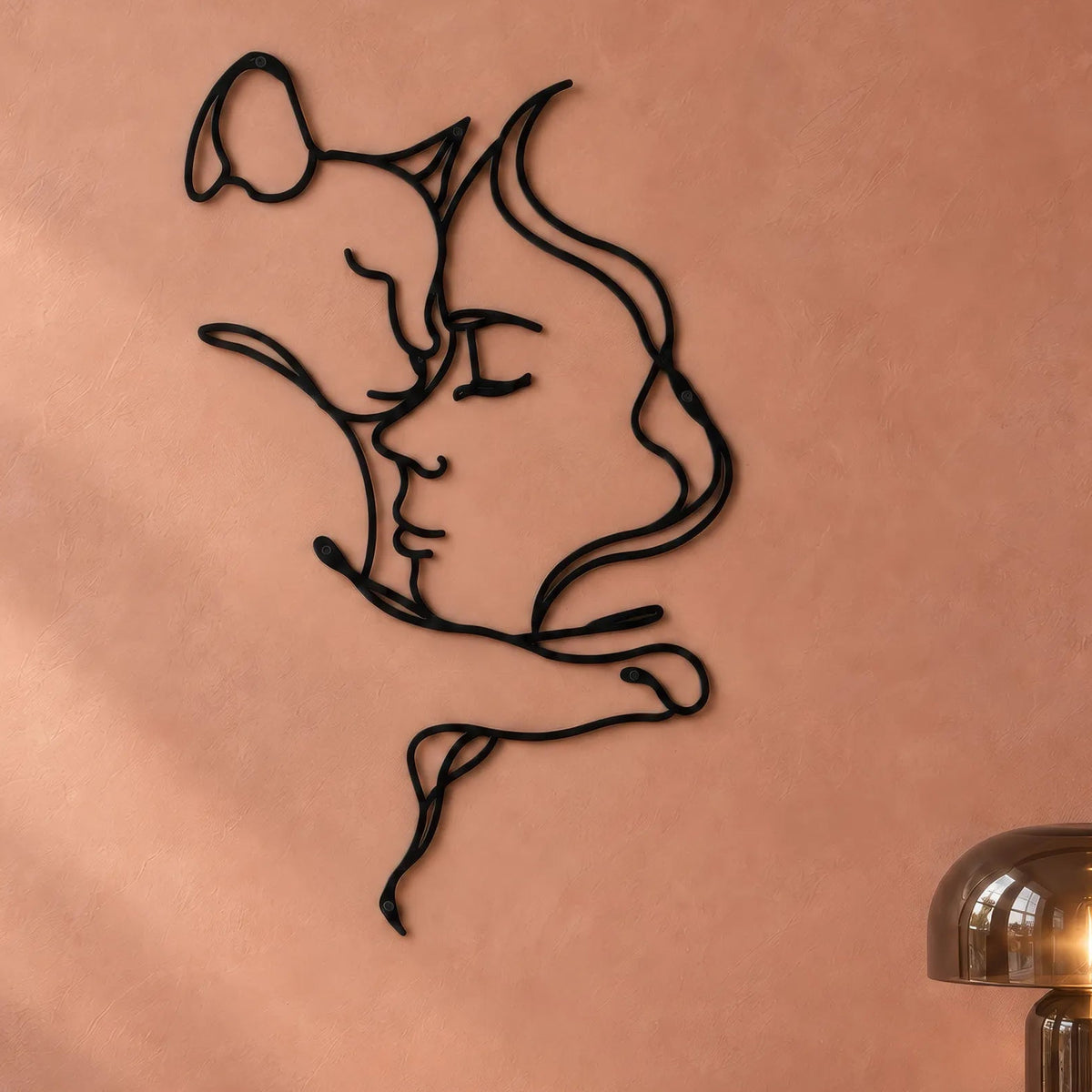 Décoration murale en métal noir - Femme et chat