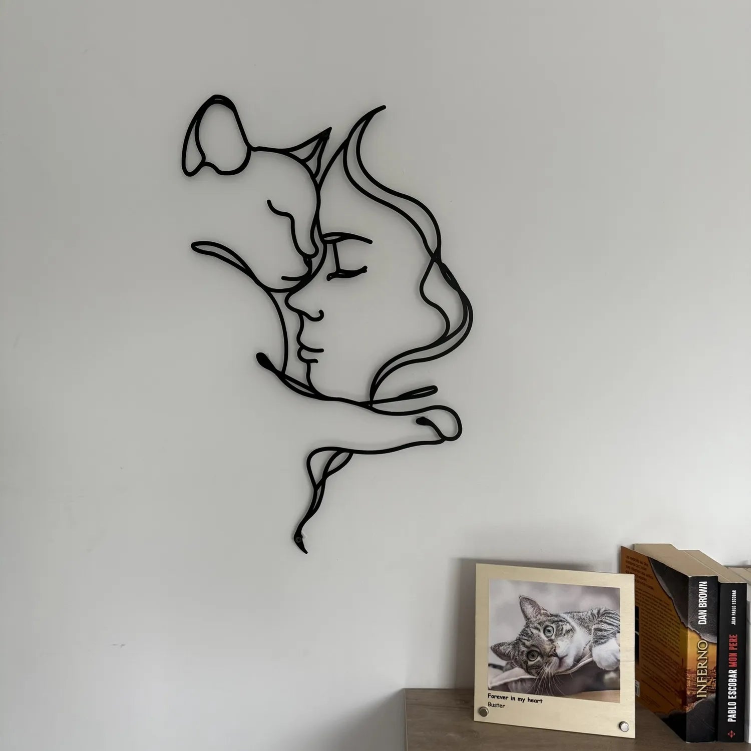 Décoration murale en métal noir - Femme et chat